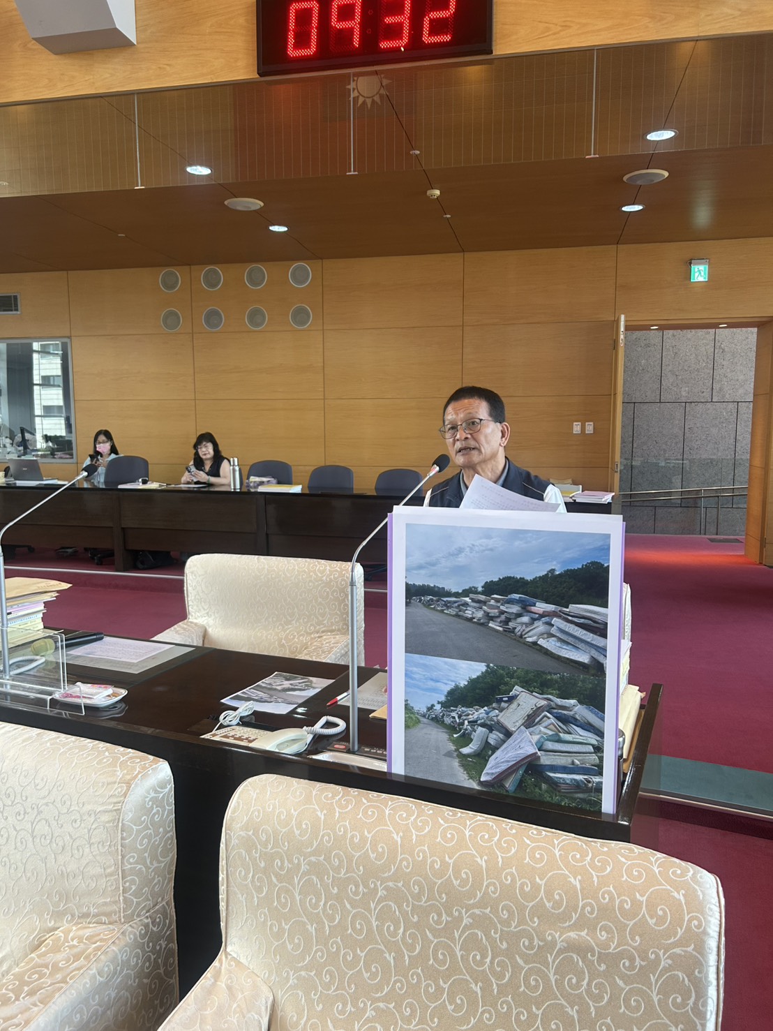 廢床墊堆積如山成「萬里長城」 賴朝國議員促台中市府借鏡苗栗加速去化
