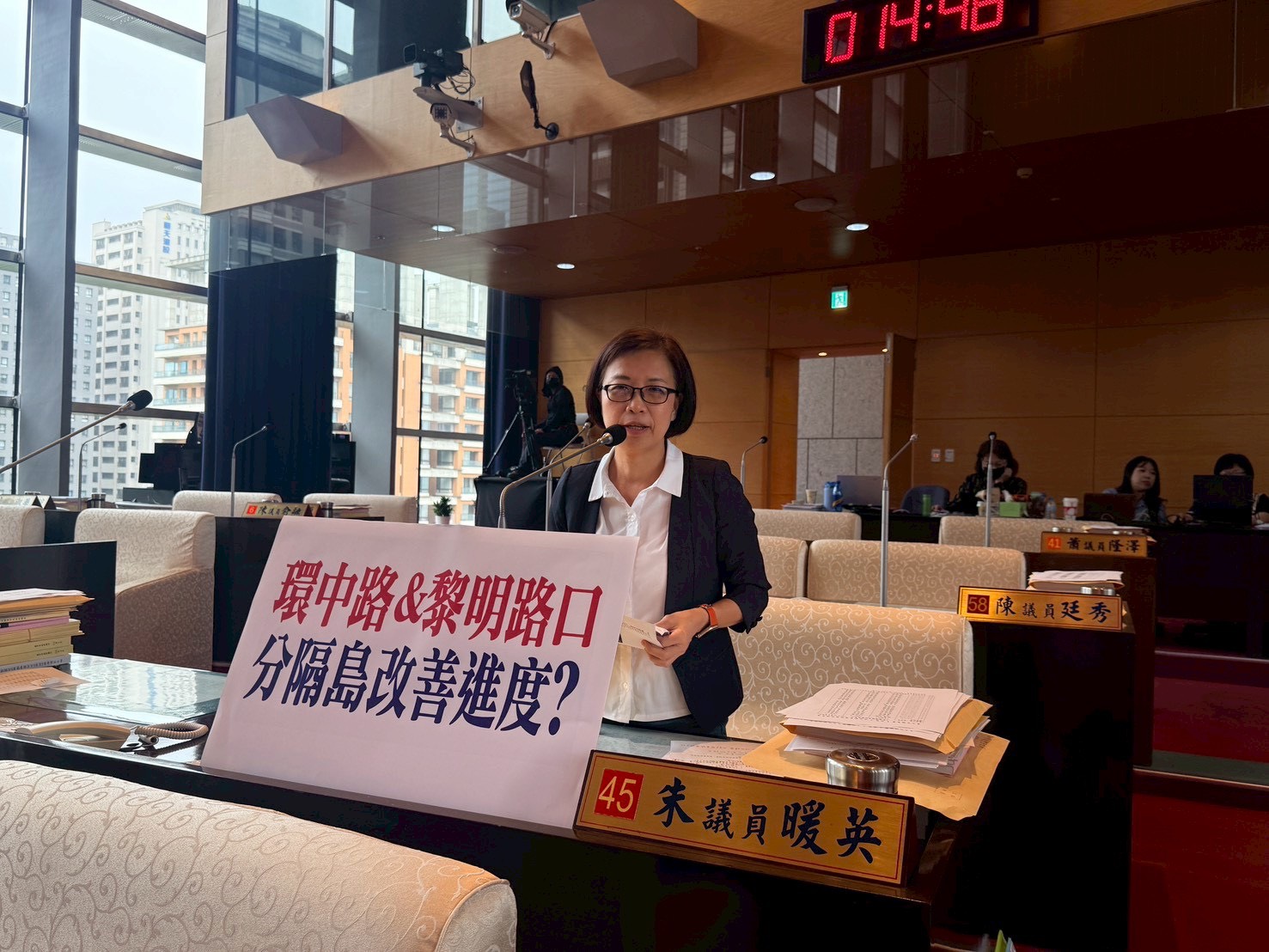 南屯環中路&黎明路口設計失衡 路口寬達80公尺卻不安全！  議員朱暖英：要求落實人本交通、加速改善工程